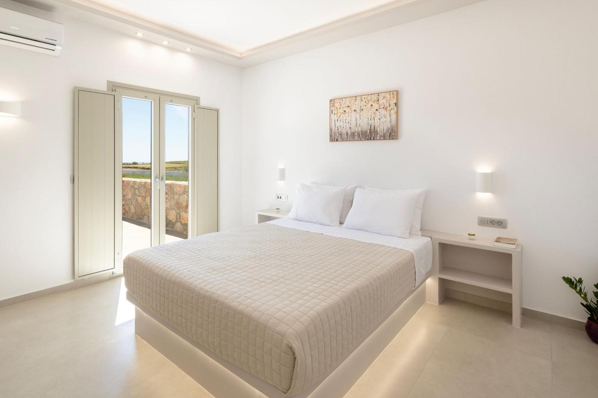 Windmillside Luxury Apartment Emporio (Santorini)