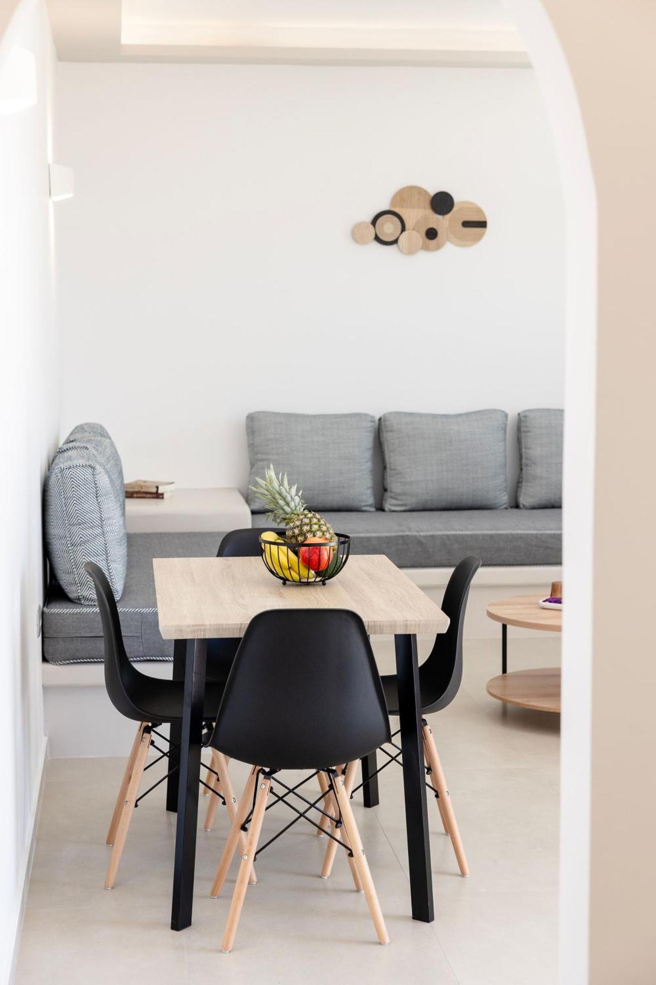 Windmillside Luxury Emporio (Santorini)