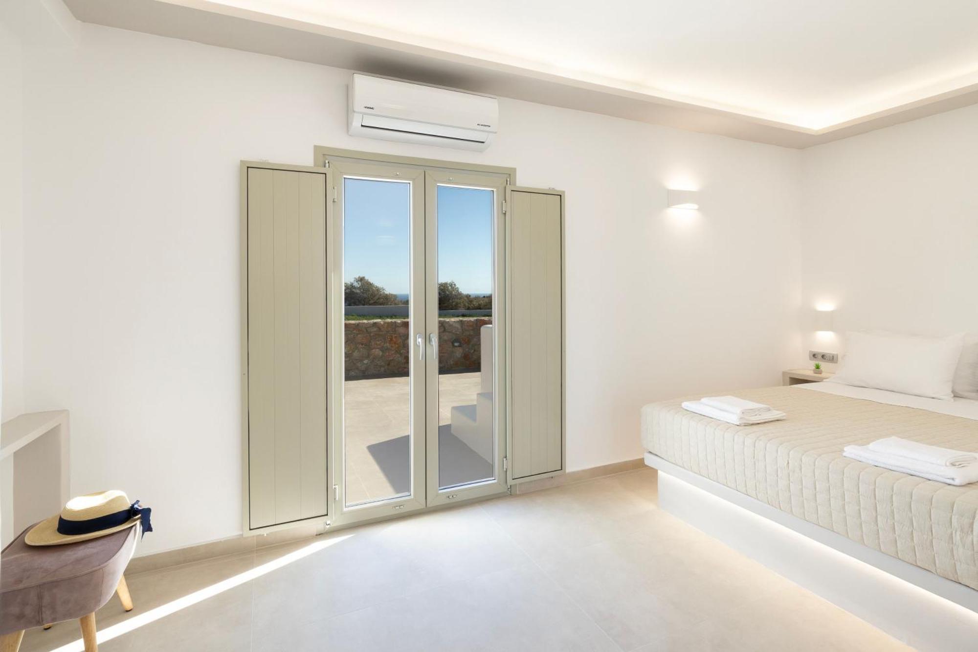 Windmillside Luxury Apartment Emporio (Santorini)