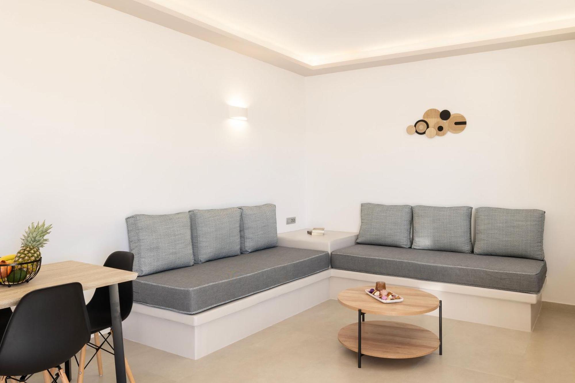 Windmillside Luxury Apartment Emporio (Santorini)