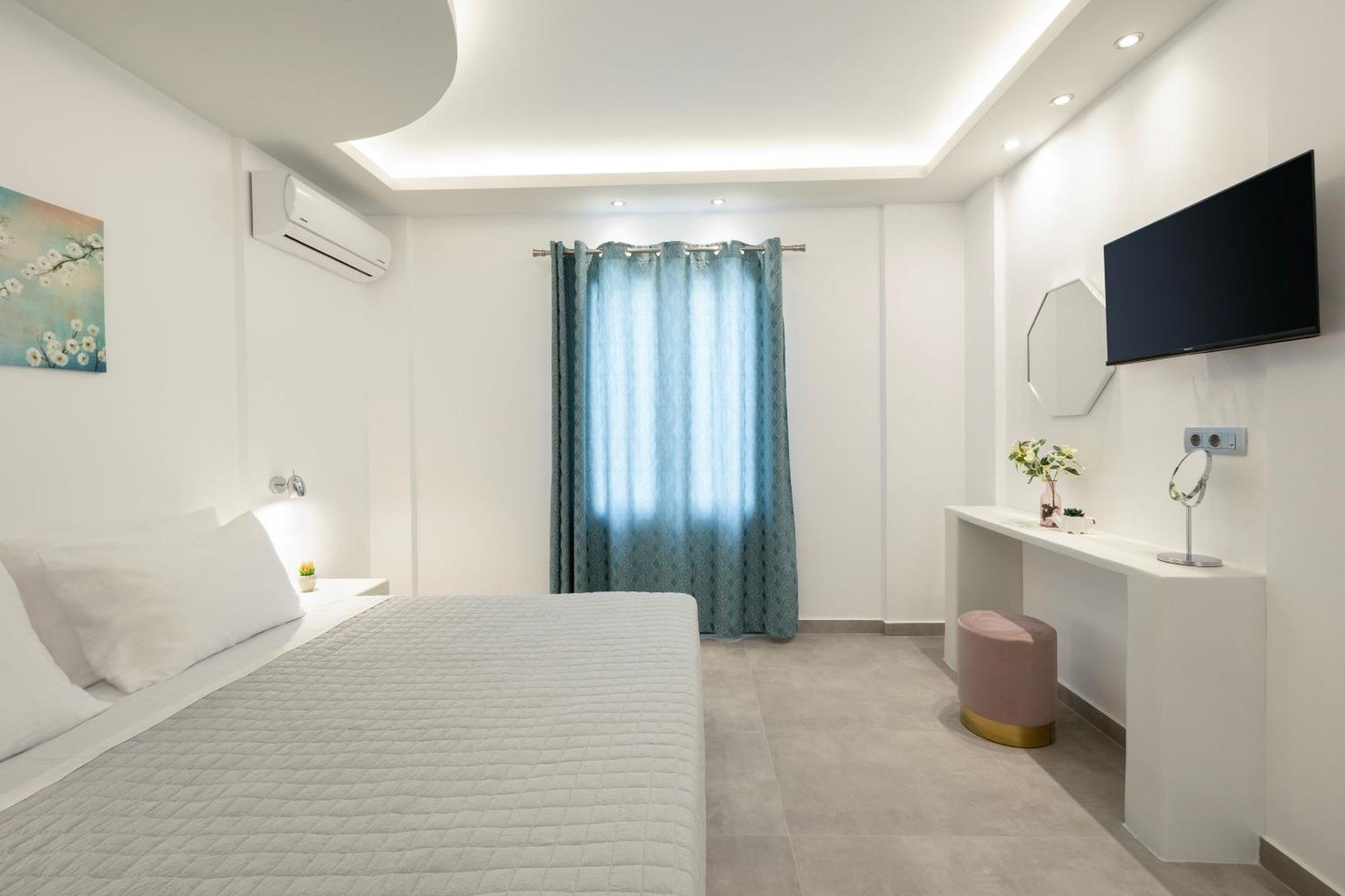 Windmillside Luxury Emporio (Santorini)