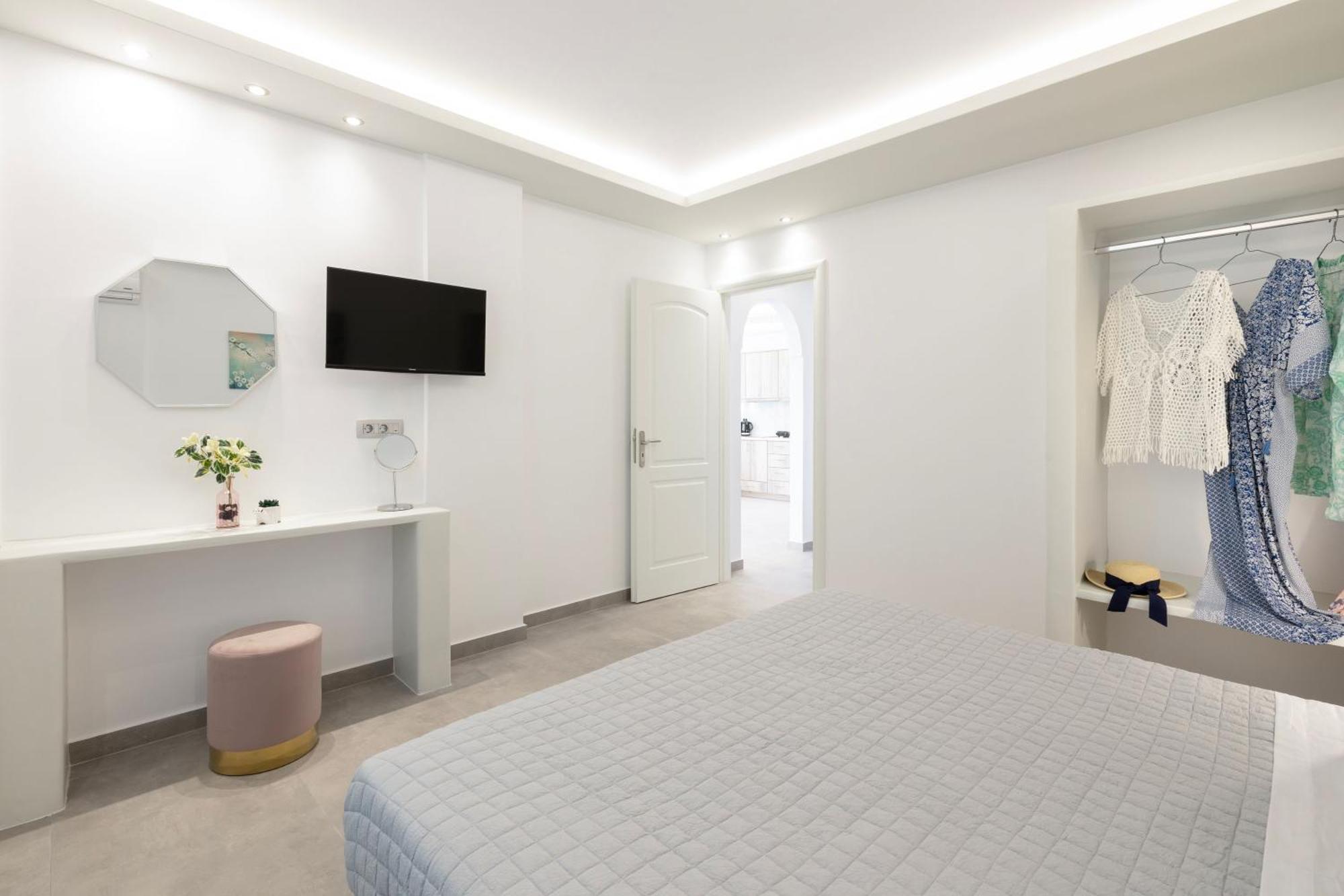 Windmillside Luxury Emporio (Santorini)