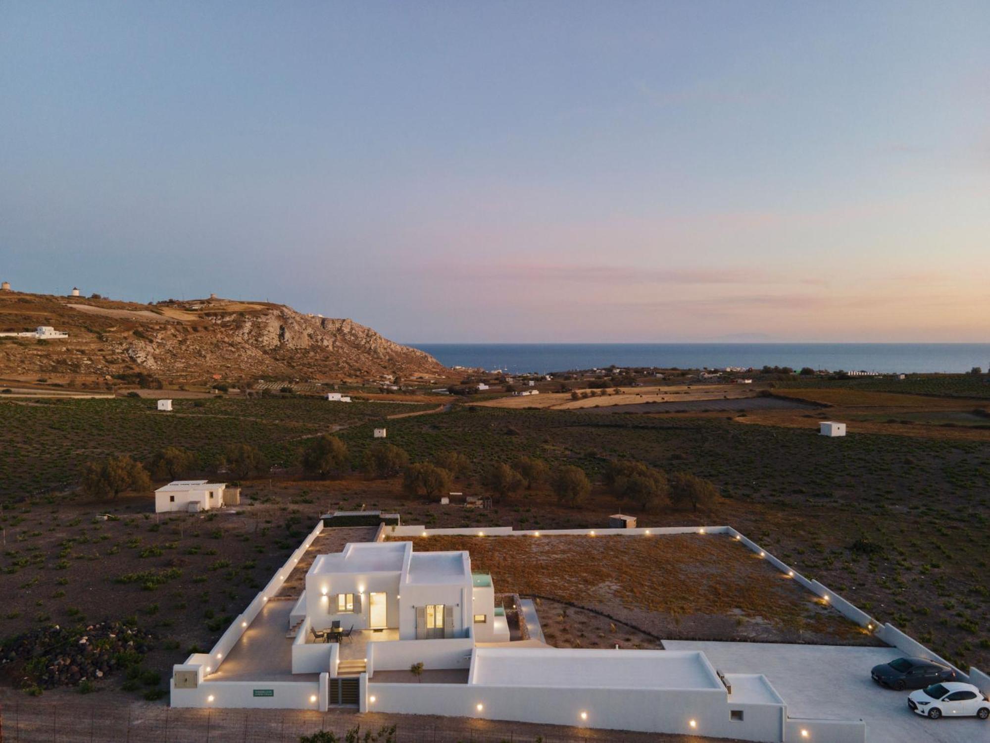 Windmillside Luxury Emporio (Santorini)