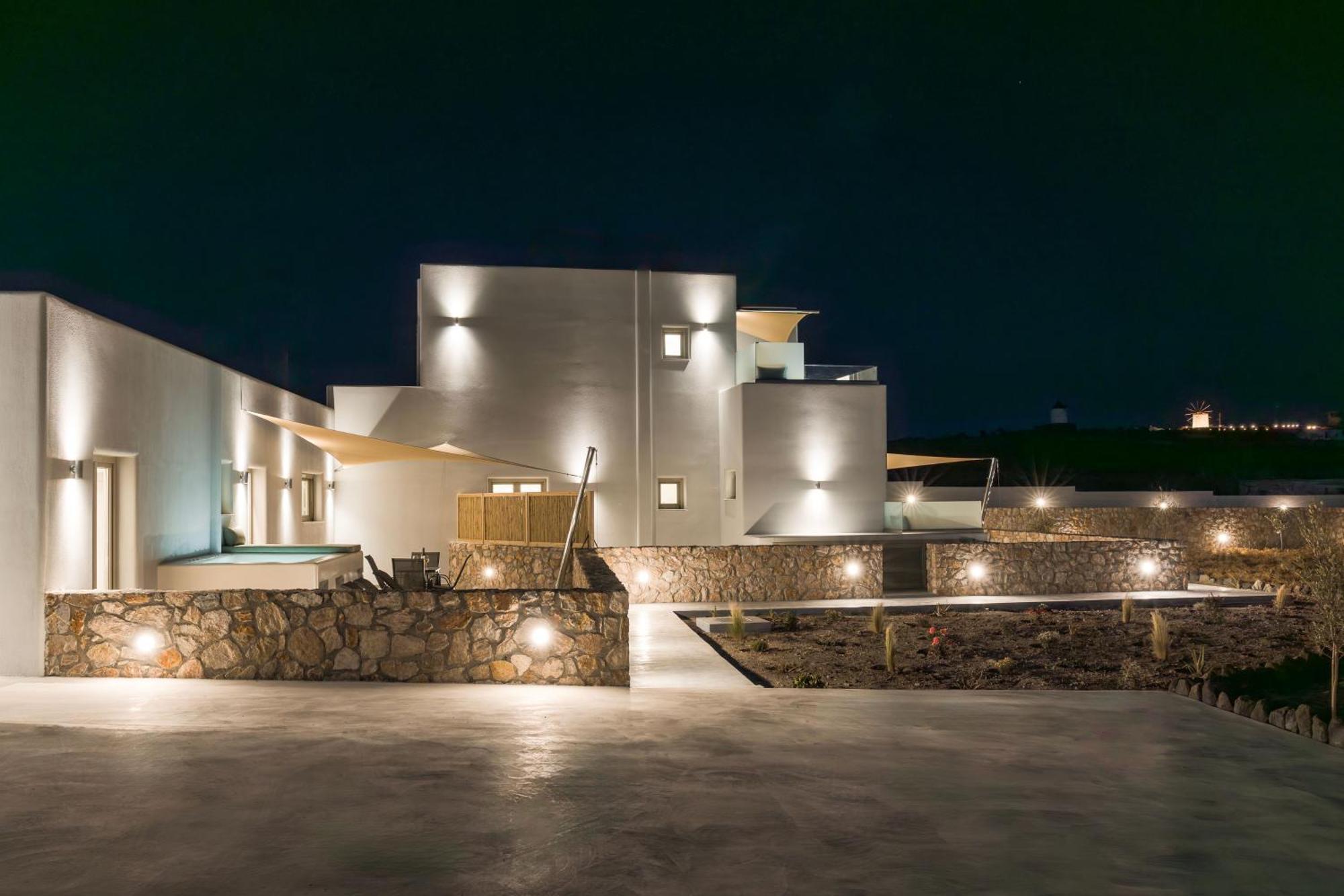 Windmillside Luxury Emporio (Santorini)